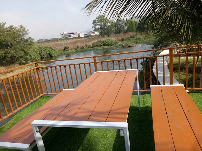 River Deck Farm photo 4